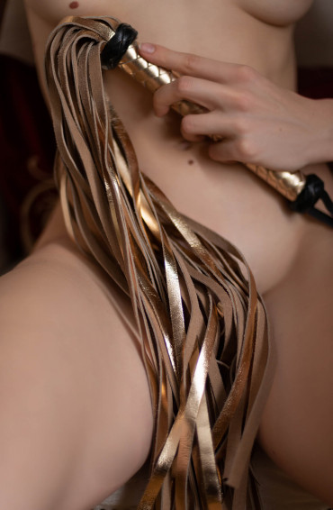 Foucault - Flogger - Leather (Gold)